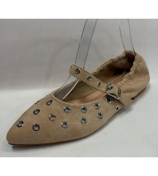 MERCEDITA-PLANA-DE-MUJER-CON-ARANDELAS 2