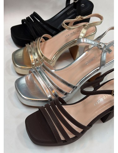 SANDALIA-DE-TACÓN-ANCHO-Y-PLATAFORMA